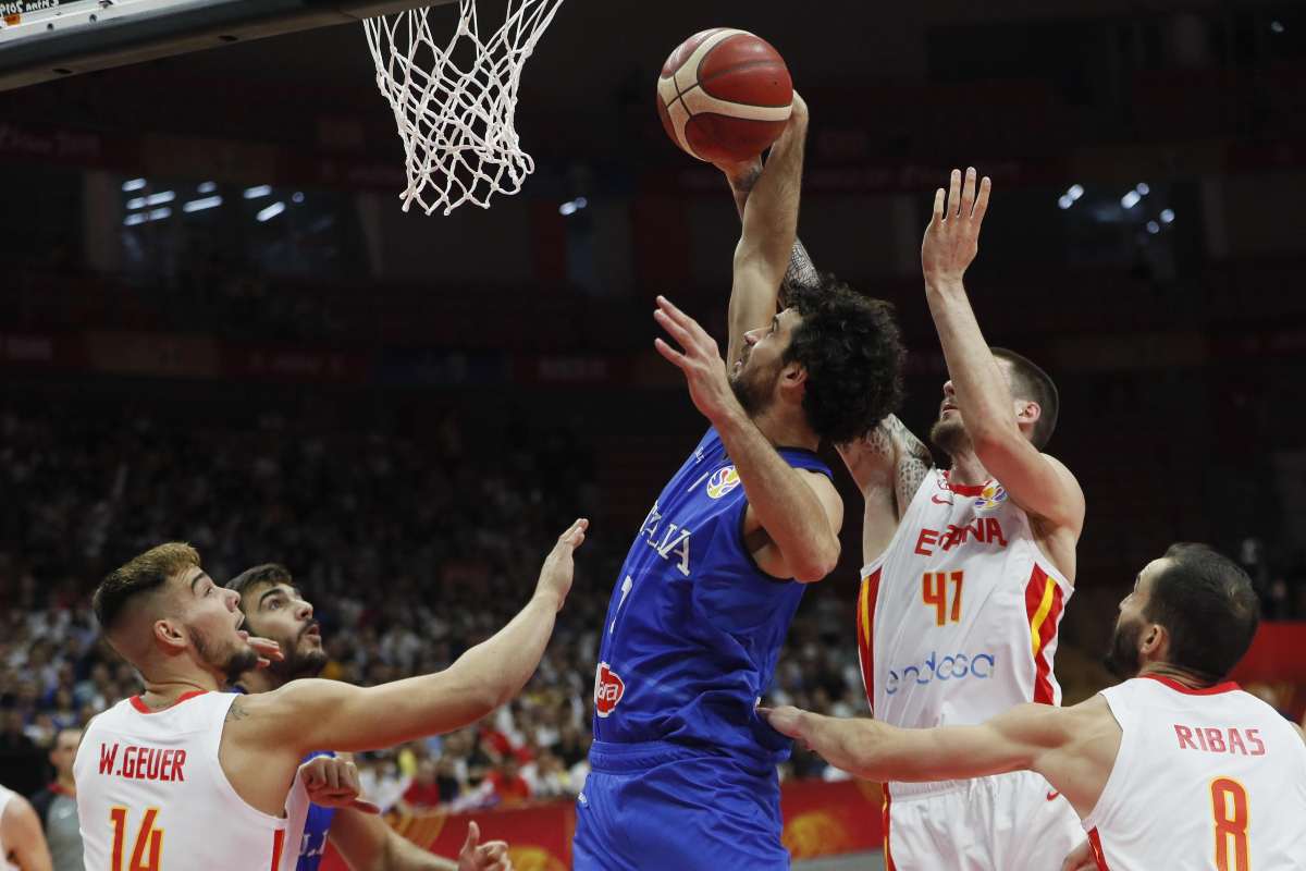 Luca Vitali con la Nazionale di basket